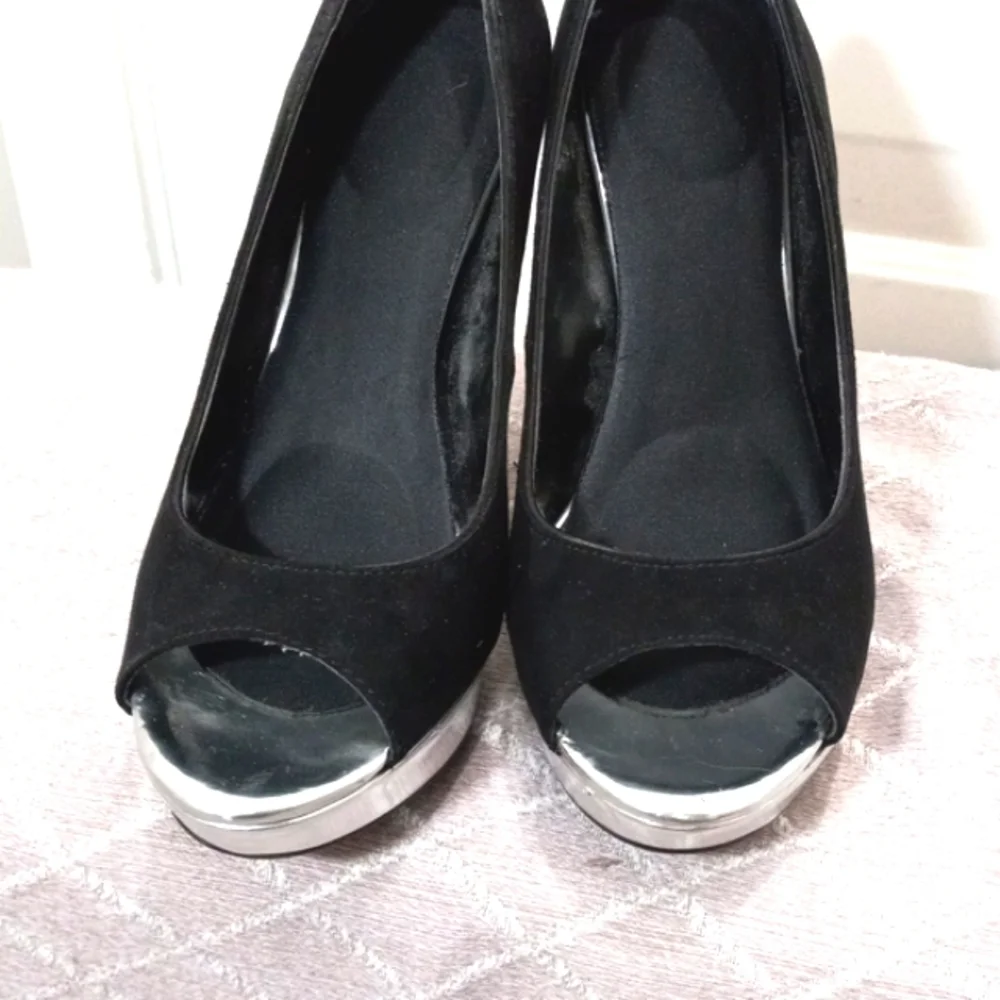 Simply Vera Wang pre owned